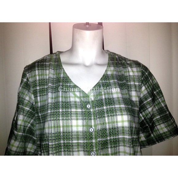 Ladies plus Size 0X Button Down Short Sleeved Top-New! - Picture 2 of 7